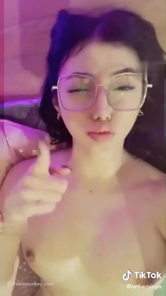 This pretty girl demonstrate her favorite sex positions on TikTok