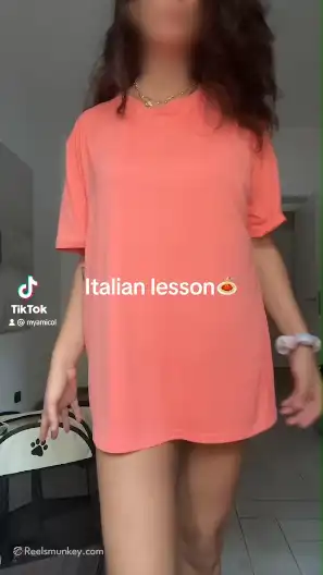 Pretty body girl gives an Italian lesson by naked on TikTok Porn