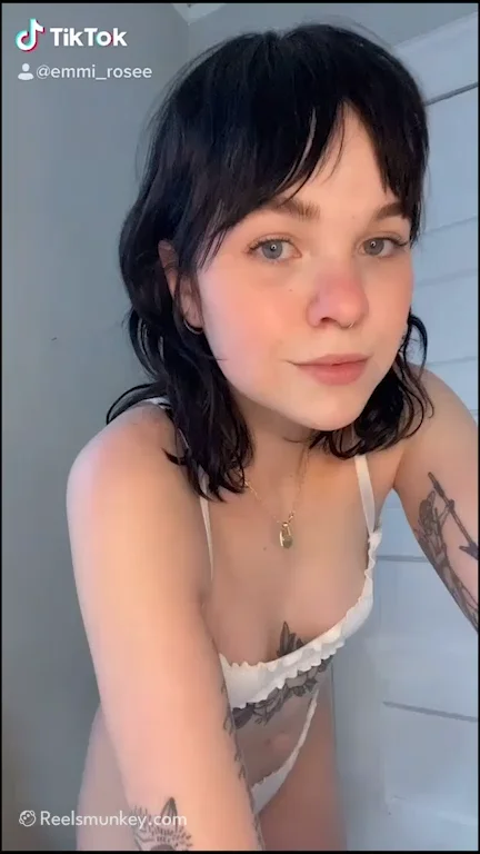 TikTok is fun but these reddit mode videos of Emmirose is sexy