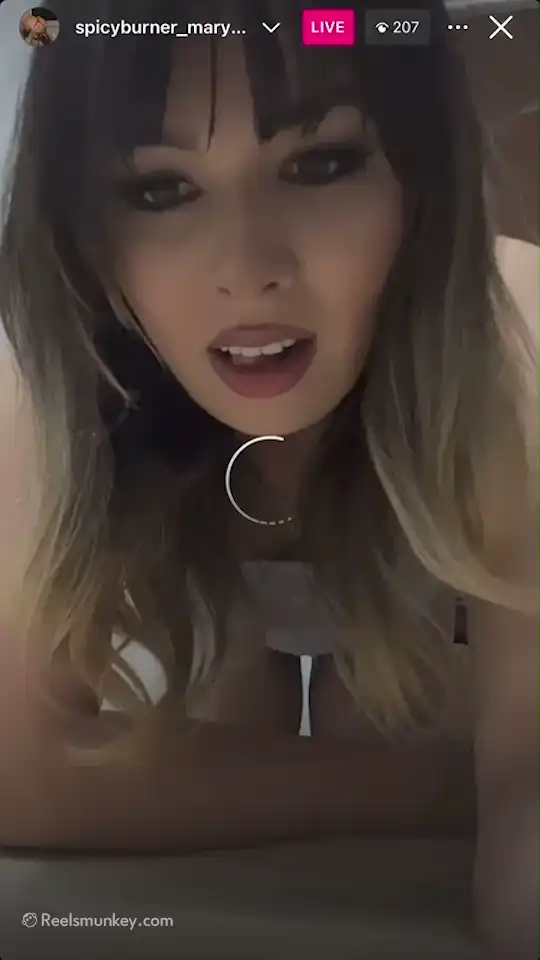 Insta model shows her natural boobs on live like a mirror