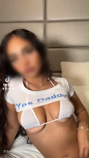 Sexy girl spreads her naked teen pussy on TikTok Porn