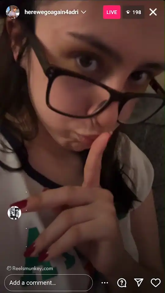 Nerdy Instagram girl with glasses flashes her nice tits on Live