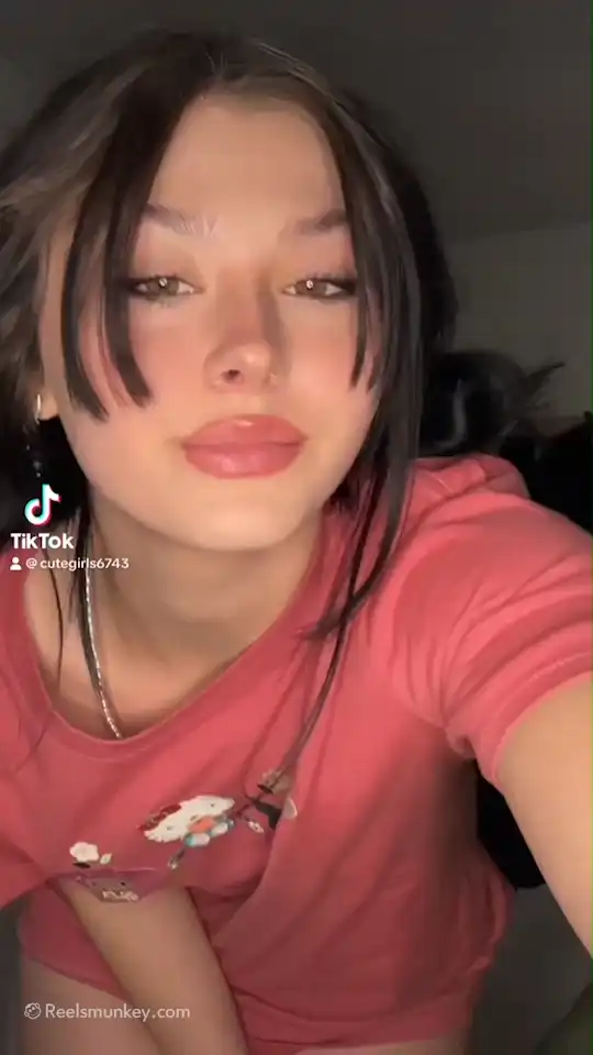 Bubbly Phat ass Latina shakes her naked butt on NSFW TikTok